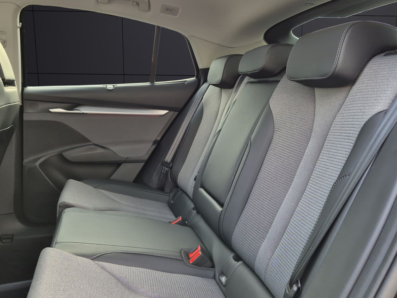 Fahrzeugabbildung SKODA Enyaq Coupé 85 Loft Matrix AHK WäPu Navi Pano AC