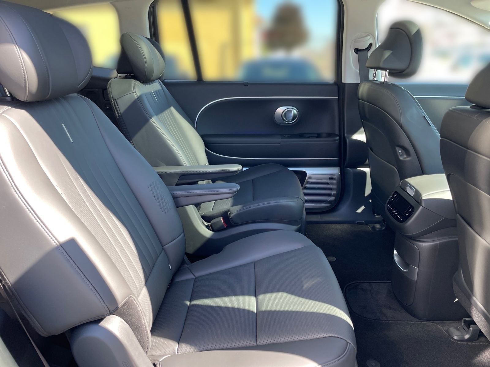 Fahrzeugabbildung Hyundai IONIQ 9 UNIQ 110 kWh 4WD 6-Sitzer Panno Relax