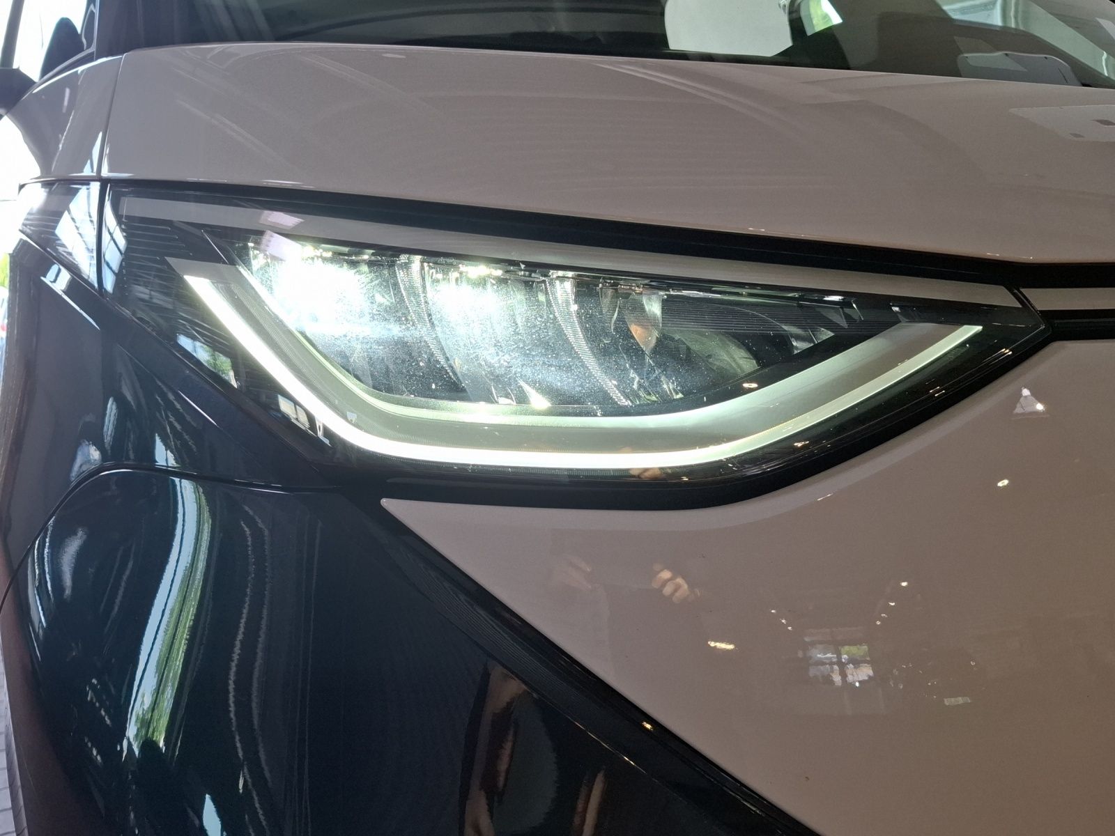 Fahrzeugabbildung Volkswagen ID. Buzz Pro 5-Si LED AHK Navi ACC RFK SH 19"