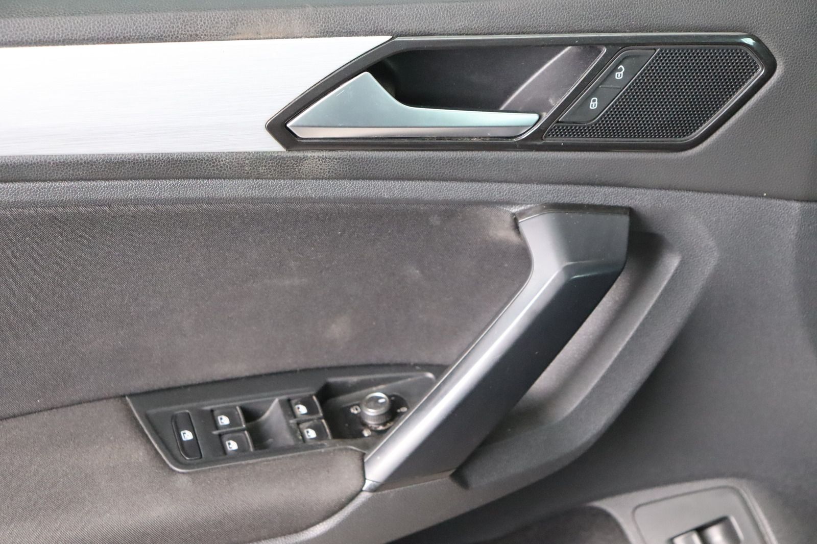 Fahrzeugabbildung Volkswagen Tiguan 4Motion 1. Hand  *Sitzhzg. * LED