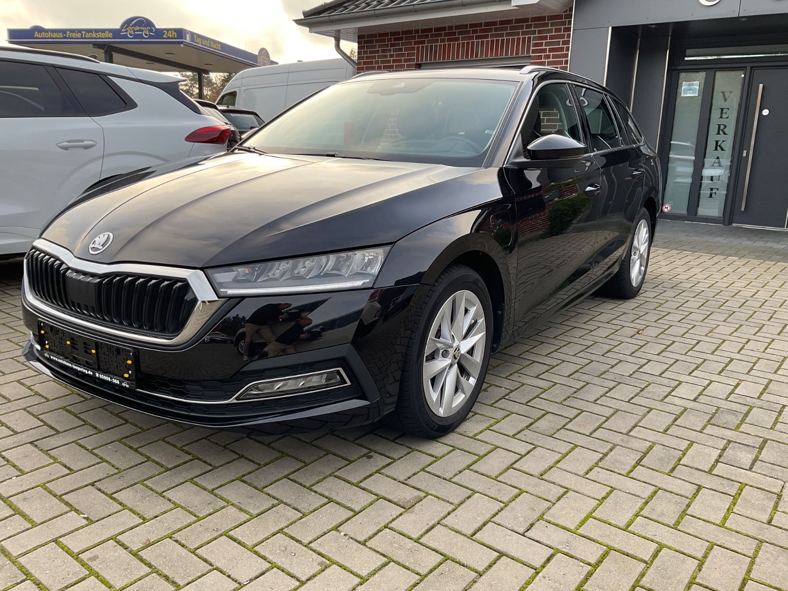 Fahrzeugabbildung SKODA Octavia Combi 1.4 TSI iV DSG,HeadUp,Navi