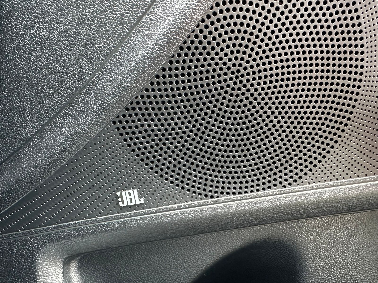Fahrzeugabbildung Kia cee'd Sportswagon1.5T 48V DCT ULTIMATE STYLE JBL