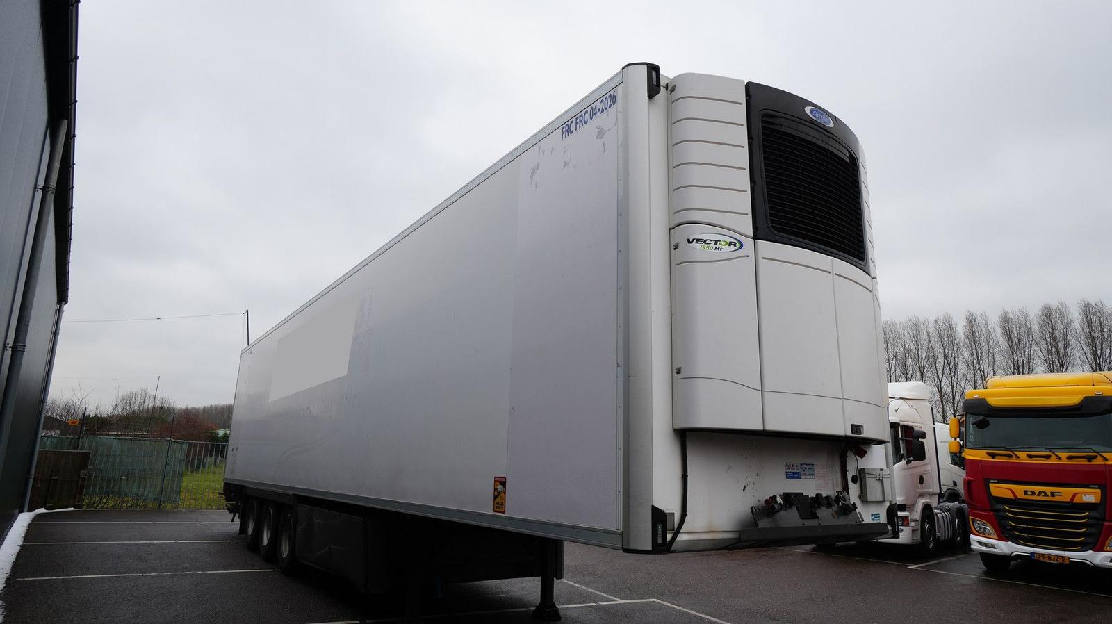 Lamberet 3 AXLE FRIGO TRAILER WITH CARRIER VECTOR 1950 MT