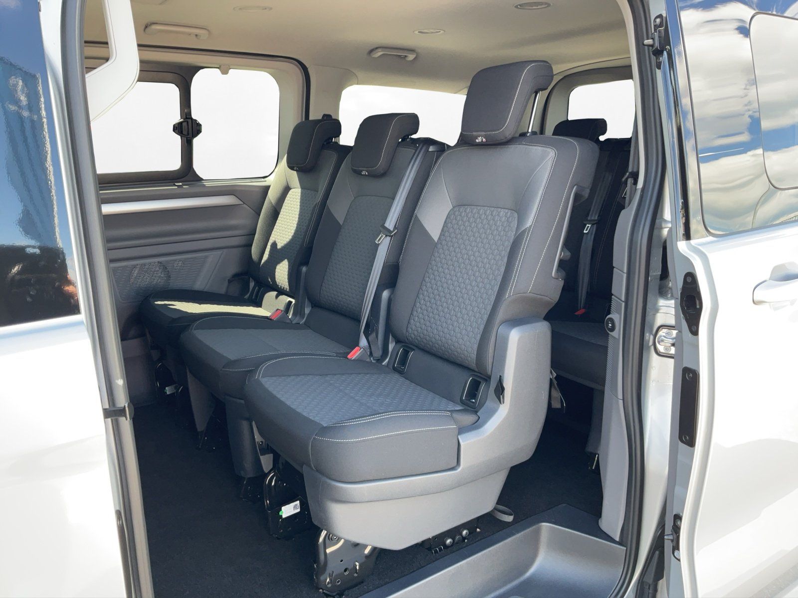 Volkswagen T7 Caravelle - Bild 11