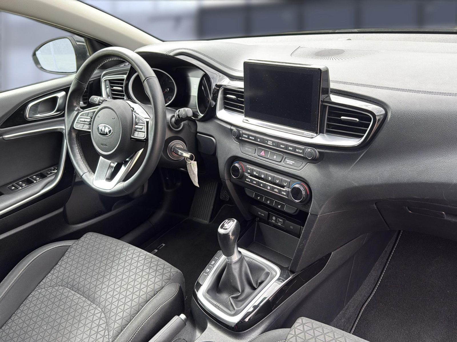 Fahrzeugabbildung Kia cee'd / Ceed/ unfallfrei / AHK