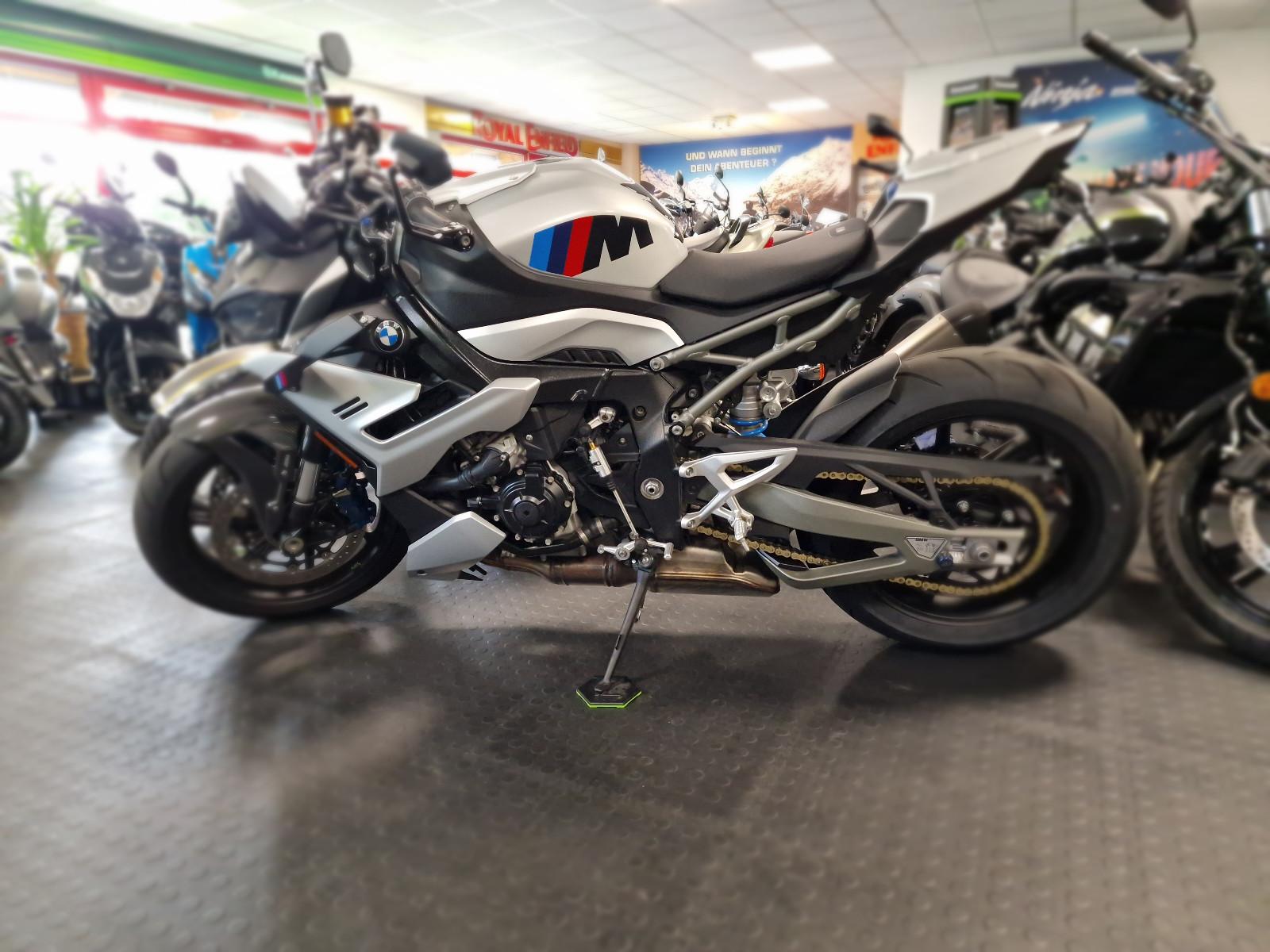 BMW M 1000 R