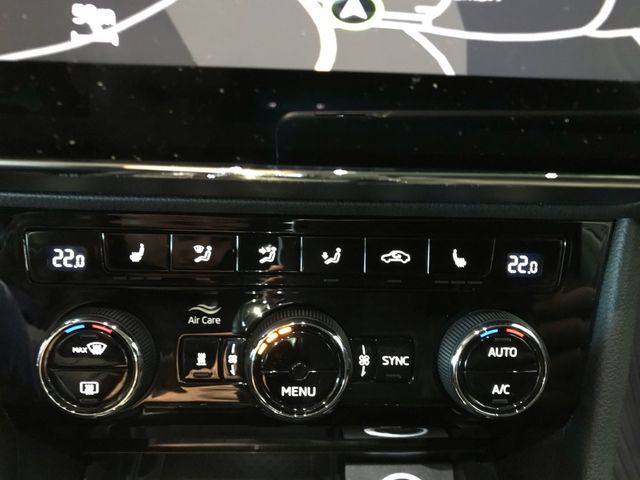 Superb Combi Scout 2.0 TDI 4x4 DSG*BLACK*AHK*