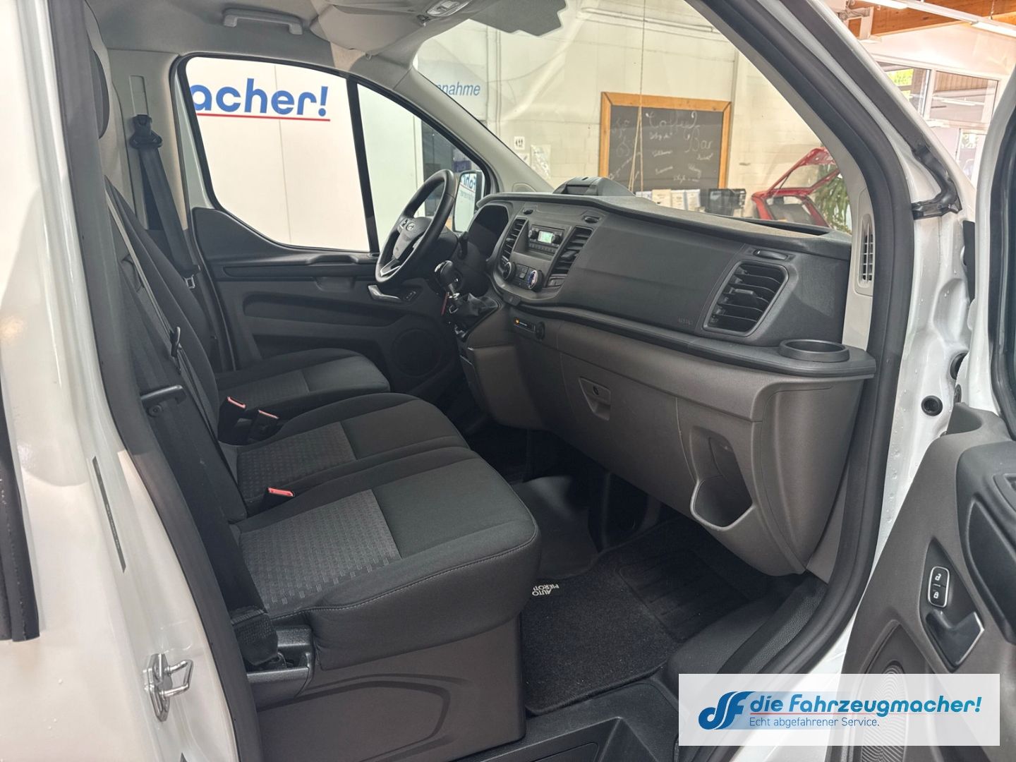 Fahrzeugabbildung Ford Transit Custom Kasten 320 L2 Trend 2.0 TDCi EU6d