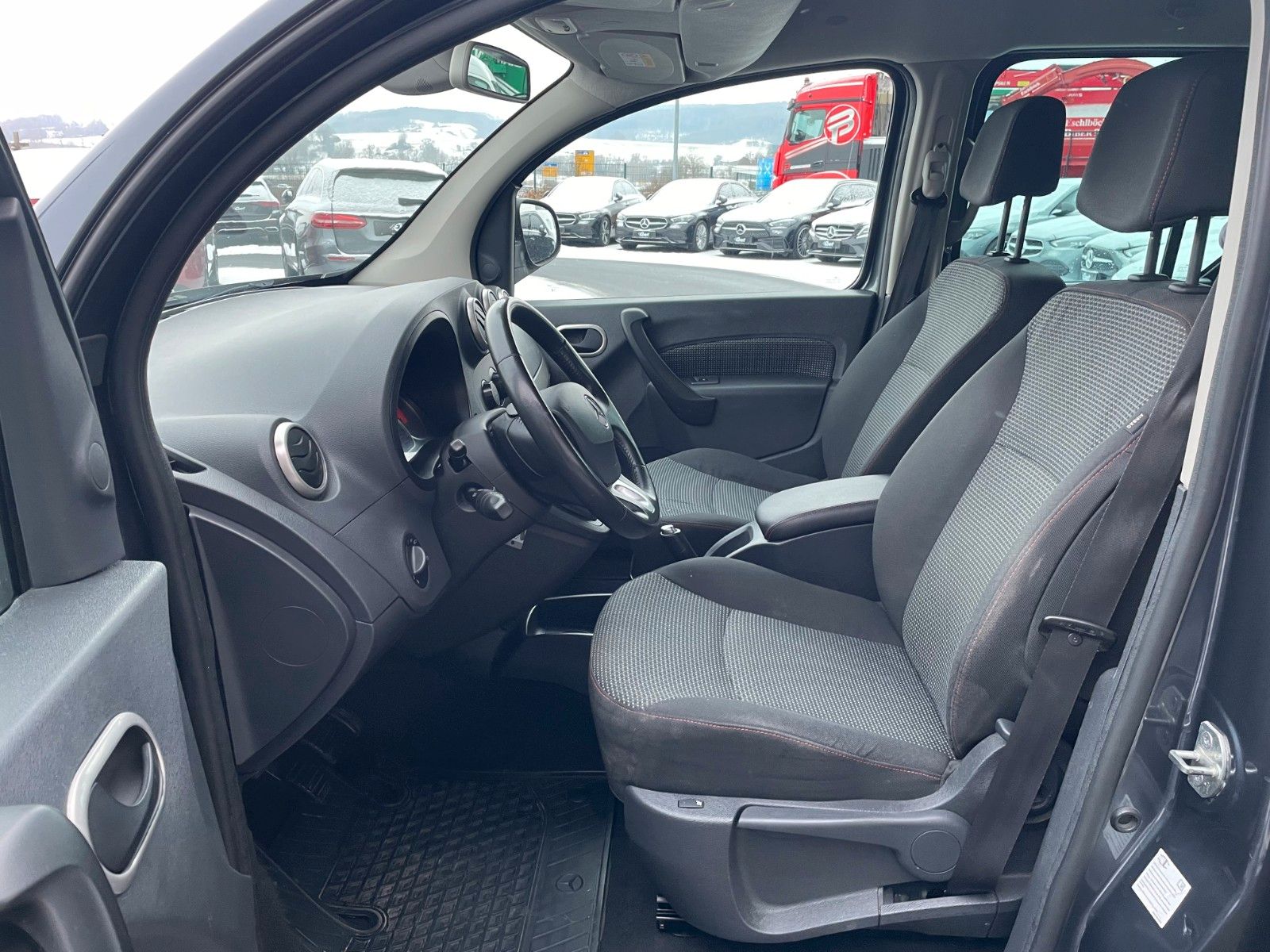 Fahrzeugabbildung Mercedes-Benz Citan 111 CDI Tourer AHK Navi Kamera SHZ