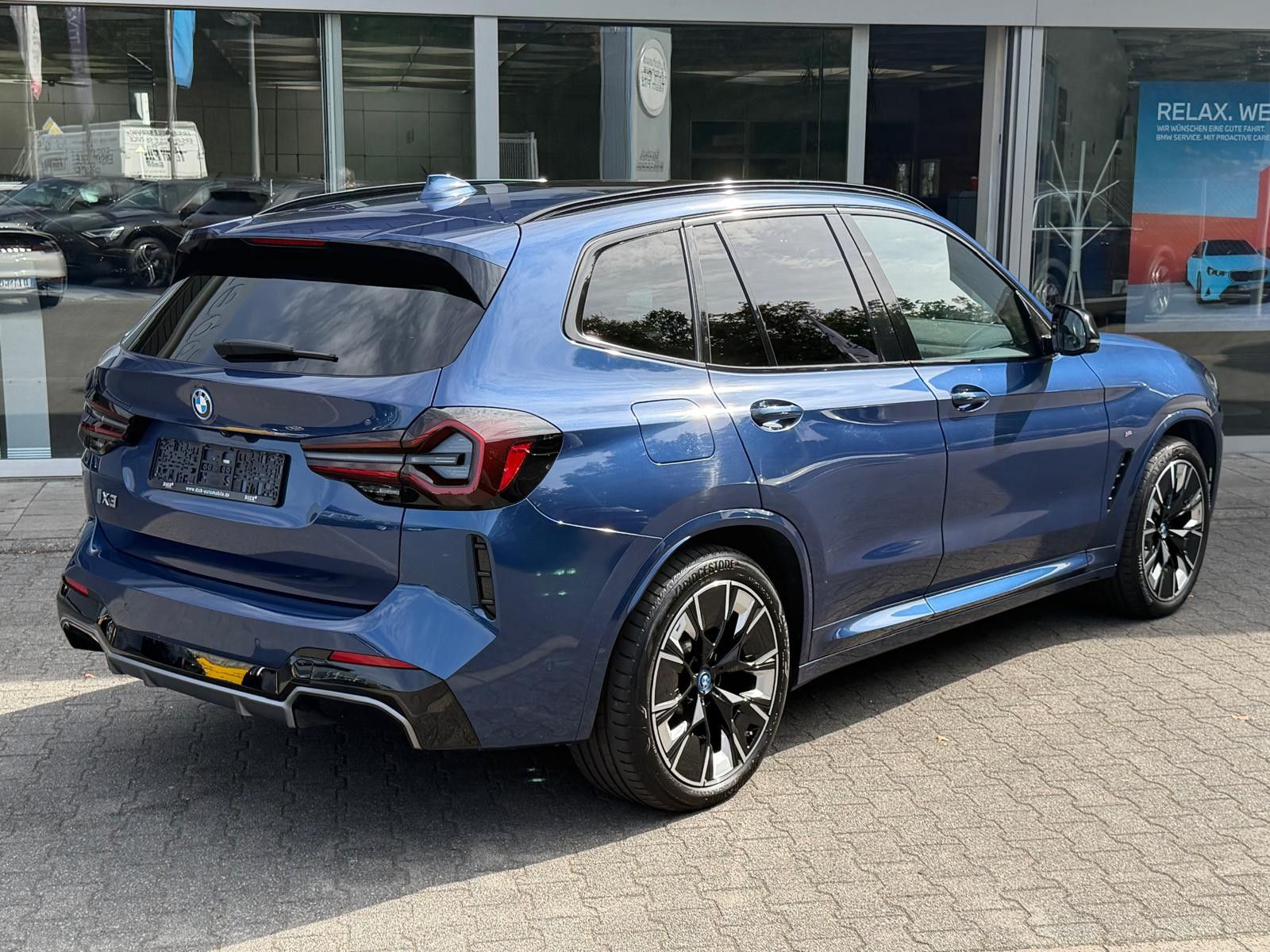 Fahrzeugabbildung BMW iX3  Inspir M Sport SHADOW+PANO+MEMO+360+ACC+AHK