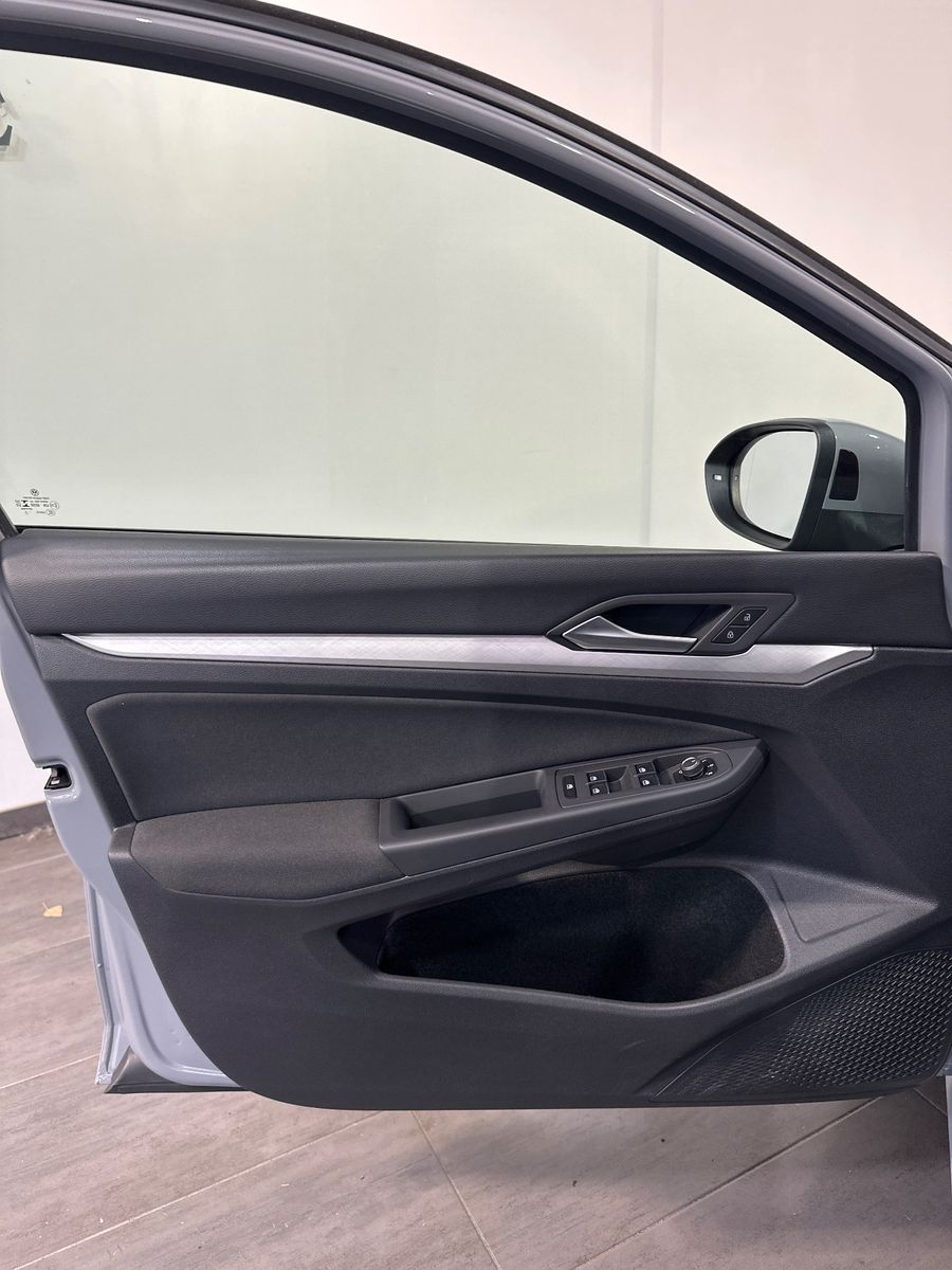 Fahrzeugabbildung Volkswagen Golf Variant 2.0 TDI DSG Life NAV+LED+AHK+ACC+VC