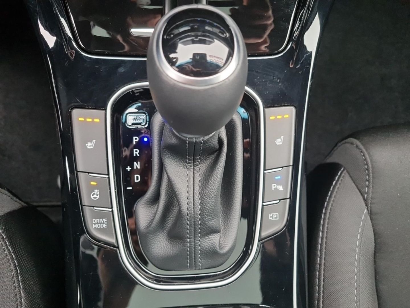 Fahrzeugabbildung Hyundai i30 Advantage 1.5 T-GDI 48V AUT. +ALLWETTER+PANO