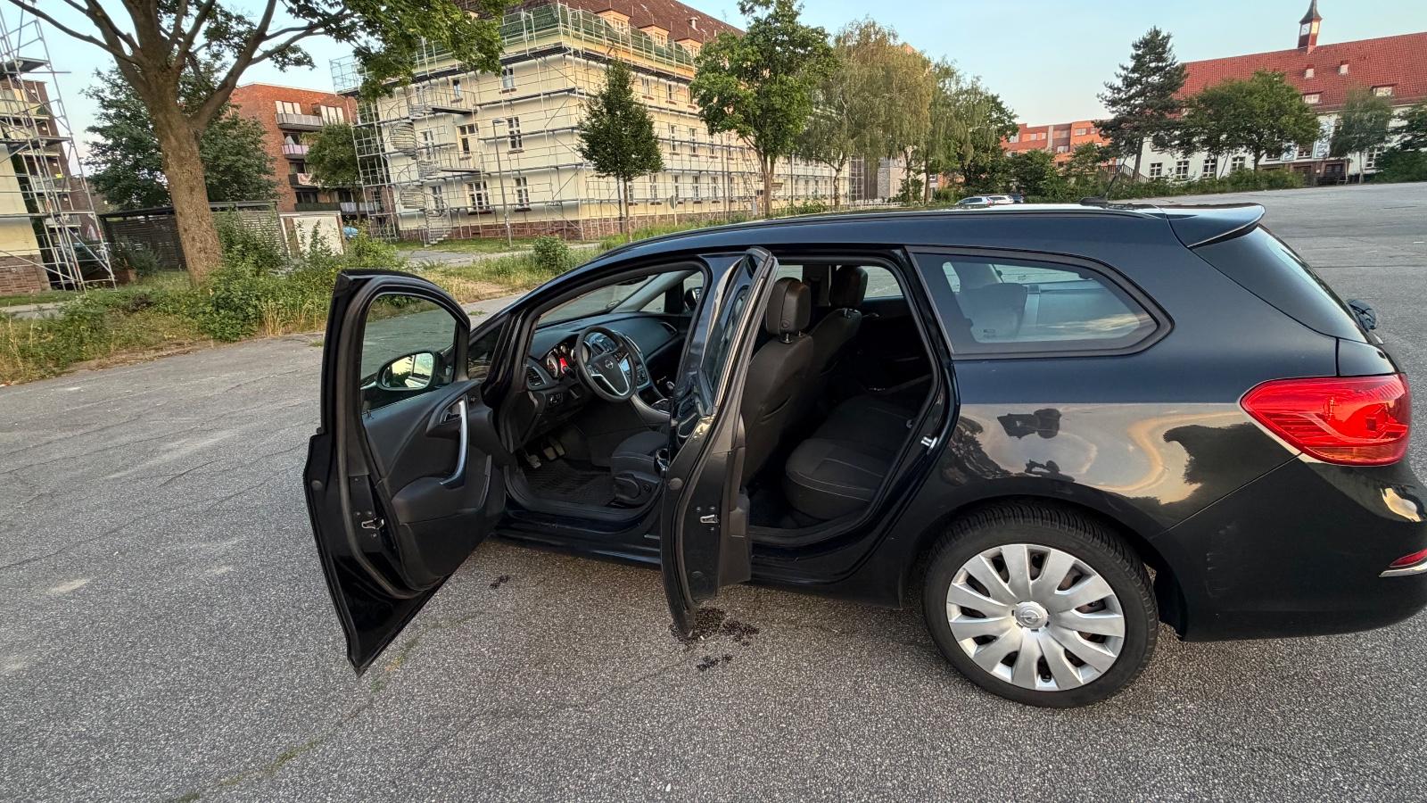 Opel Astra 2013 — engine 1.598 cm³, 116 HP (85kW)