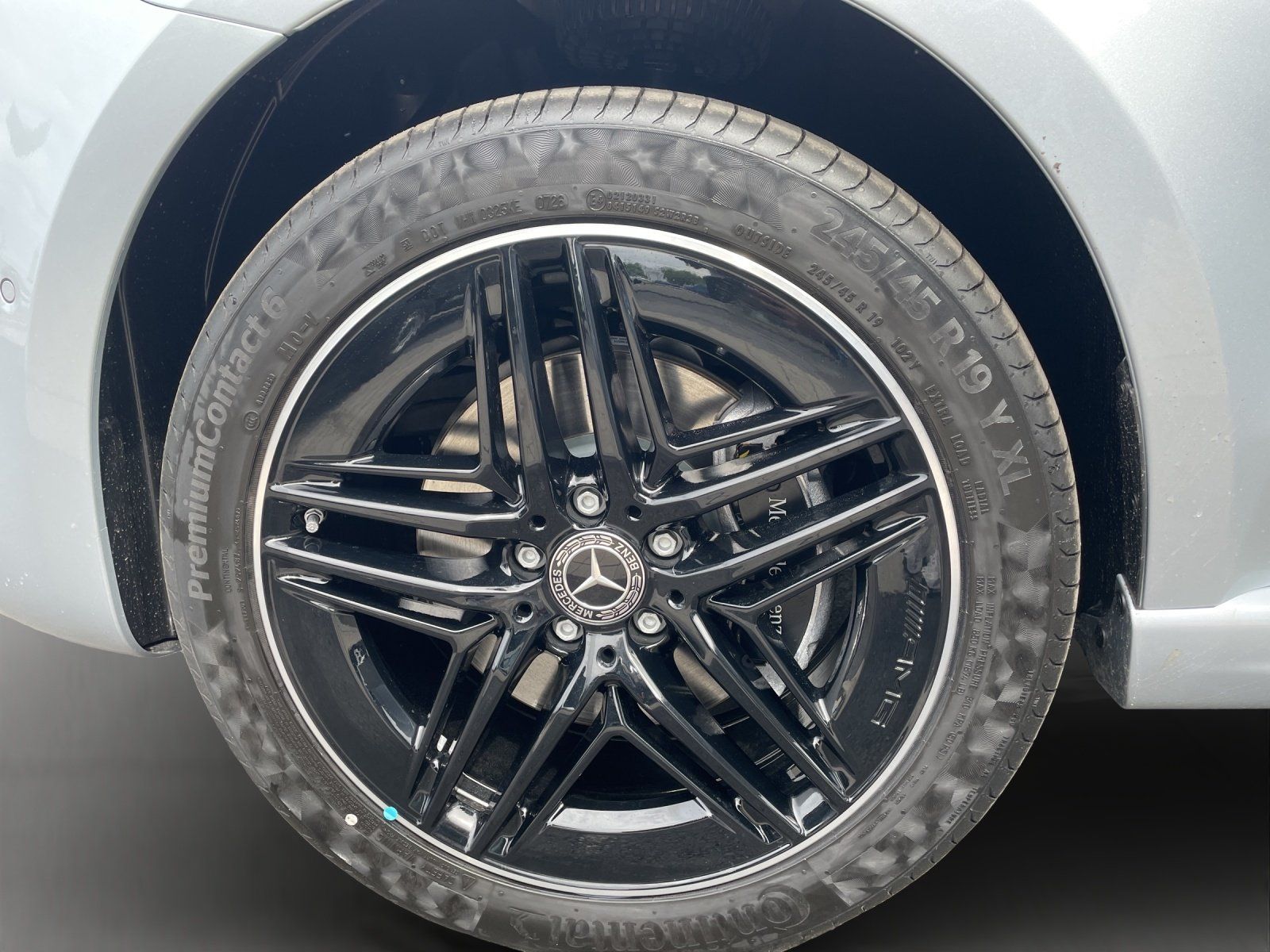 Fahrzeugabbildung Mercedes-Benz V 300 d 4MATIC AVANTGARDE MBUX Burmester Pano