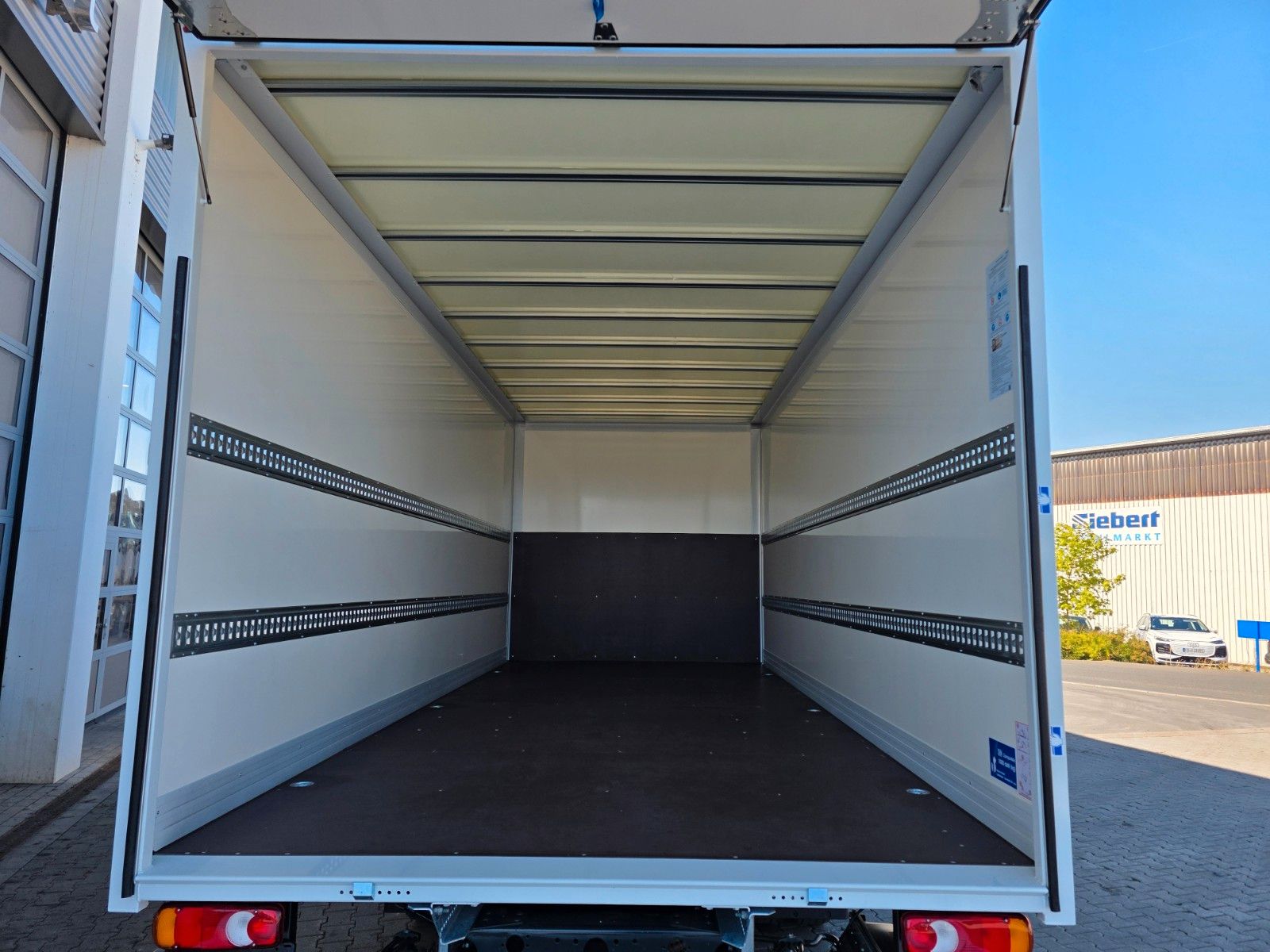 Fahrzeugabbildung Iveco Eurocargo ML75E19/P LBW Spoiler Klima 3 Sitze