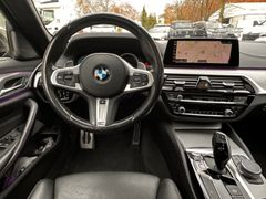Fahrzeugabbildung M550 i xDrive LED HUD H&K KAM PANO