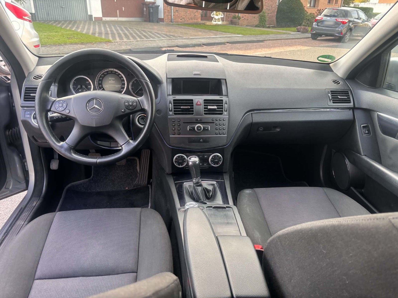 Mercedes-Benz 220 2010 — photo 10