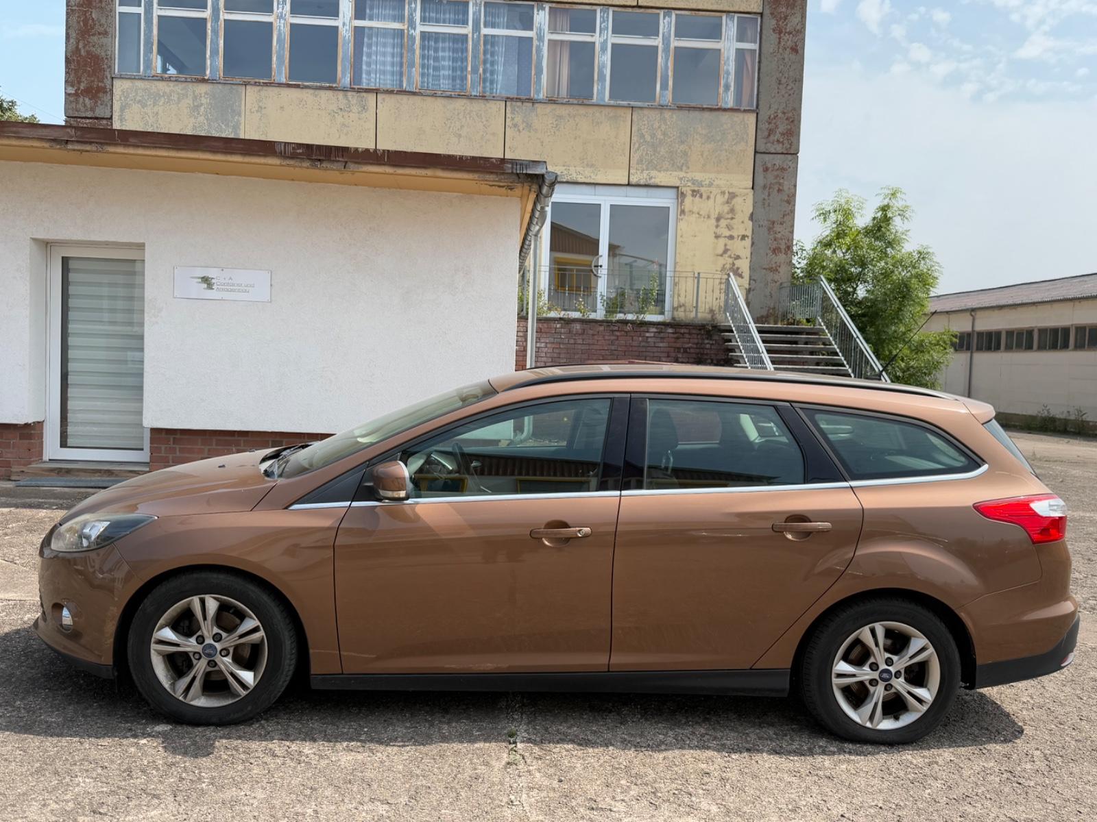 Ford Focus 2014 — rear view