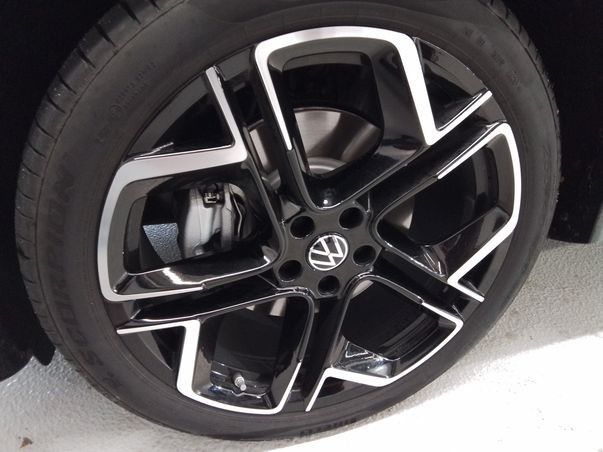 Tiguan 1.5 eTSI DSG R LINE IQ.LIGHT+AHK+HUD+PANO