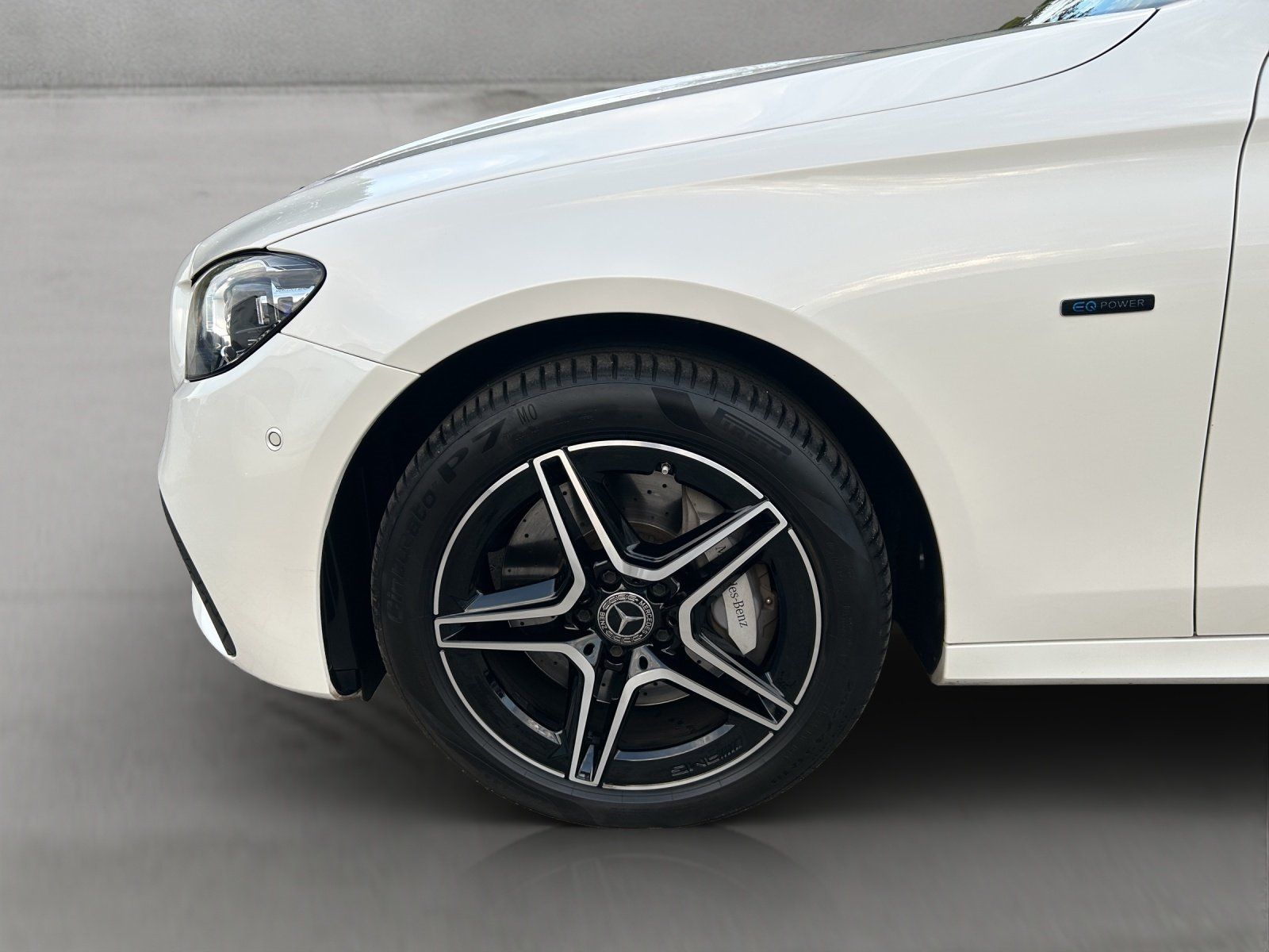 Fahrzeugabbildung Mercedes-Benz E300e 4M AMG Pano DISTR Burm HUD KeyGo MLED 360°