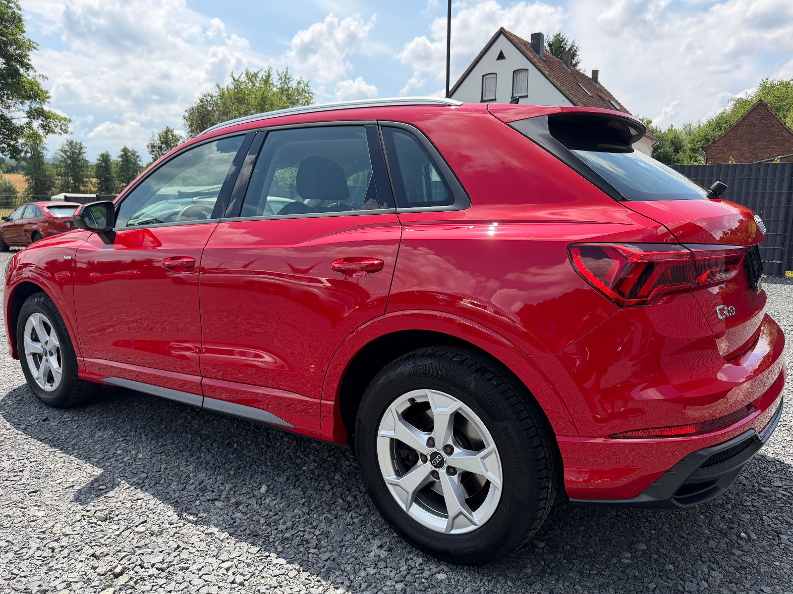 AUDI Q3 40 TFSI quattro S line NAVI/AHK/LED – Foto 4