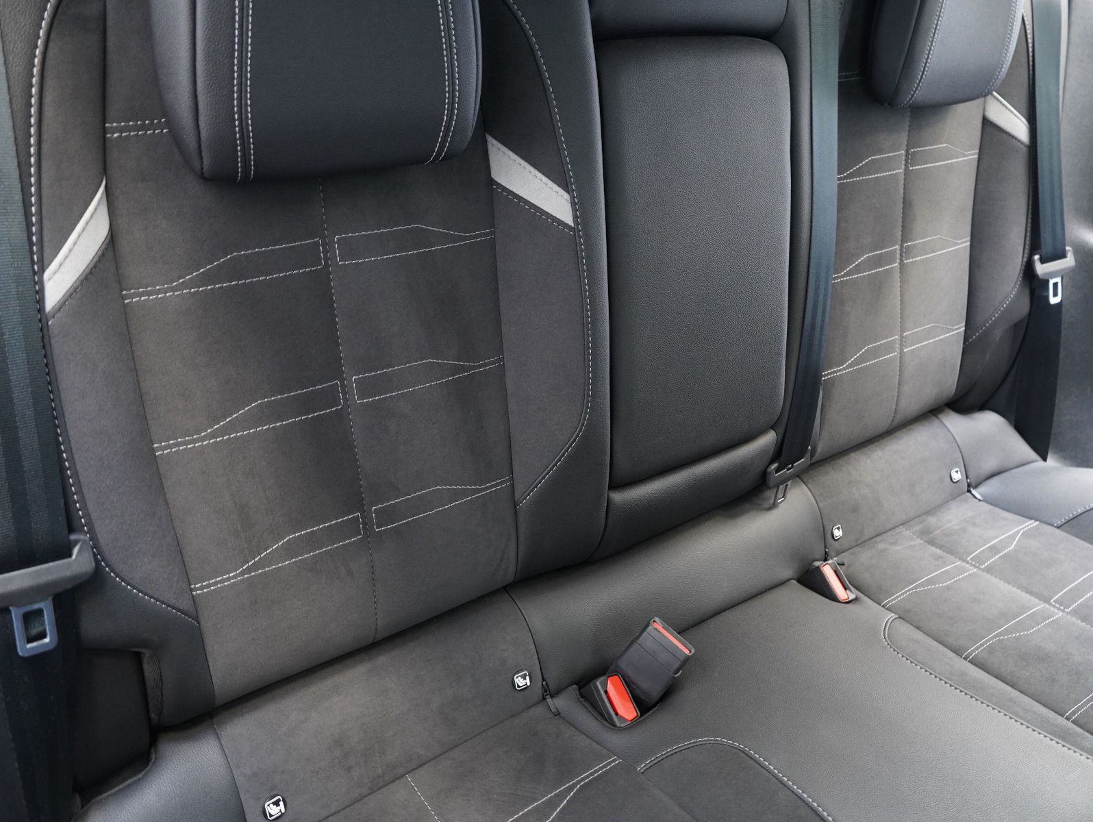 Fahrzeugabbildung Opel Astra L Lim. 5-trg. Ultimate INTELLILUX/PANORAMA