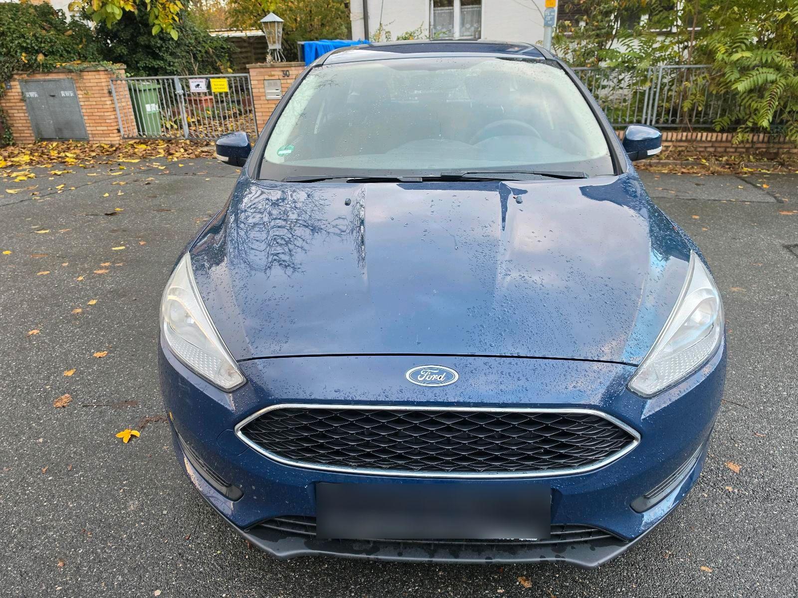 Ford Focus 2014 — interior
