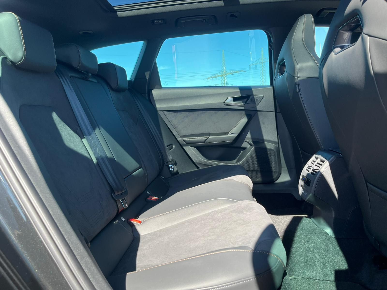 Fahrzeugabbildung CUPRA Leon 1.5 eTSI *PANO*ALCAN.*Drive2*ACC