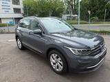Volkswagen Tiguan 1.5 TSI OPF 96kW Life, AHK, Panoramadach,
