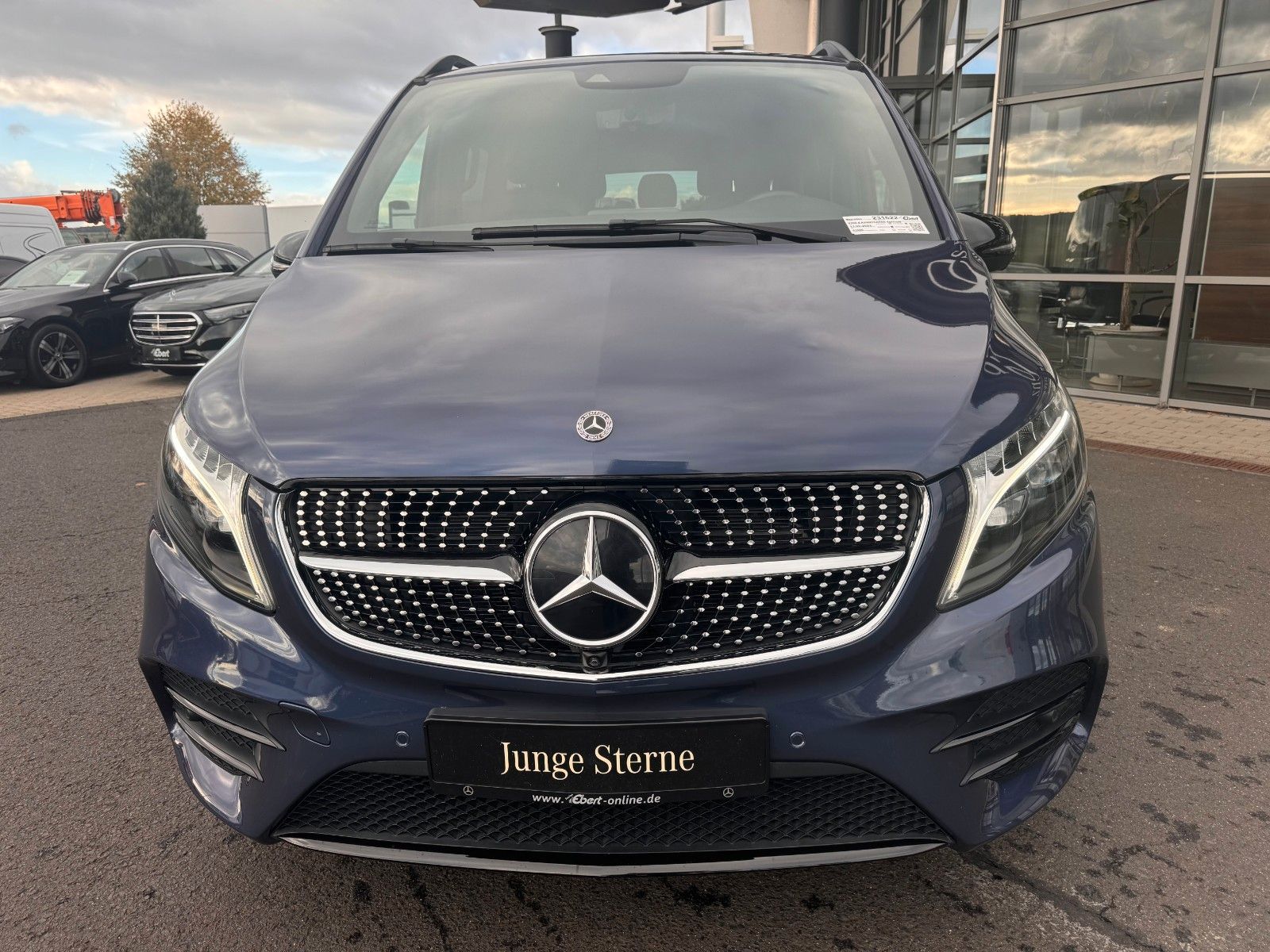 Fahrzeugabbildung Mercedes-Benz V 300 d AVA ED AMG AHK2,5to DISTRONIC