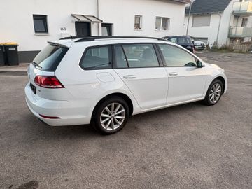 Volkswagen Golf - 11