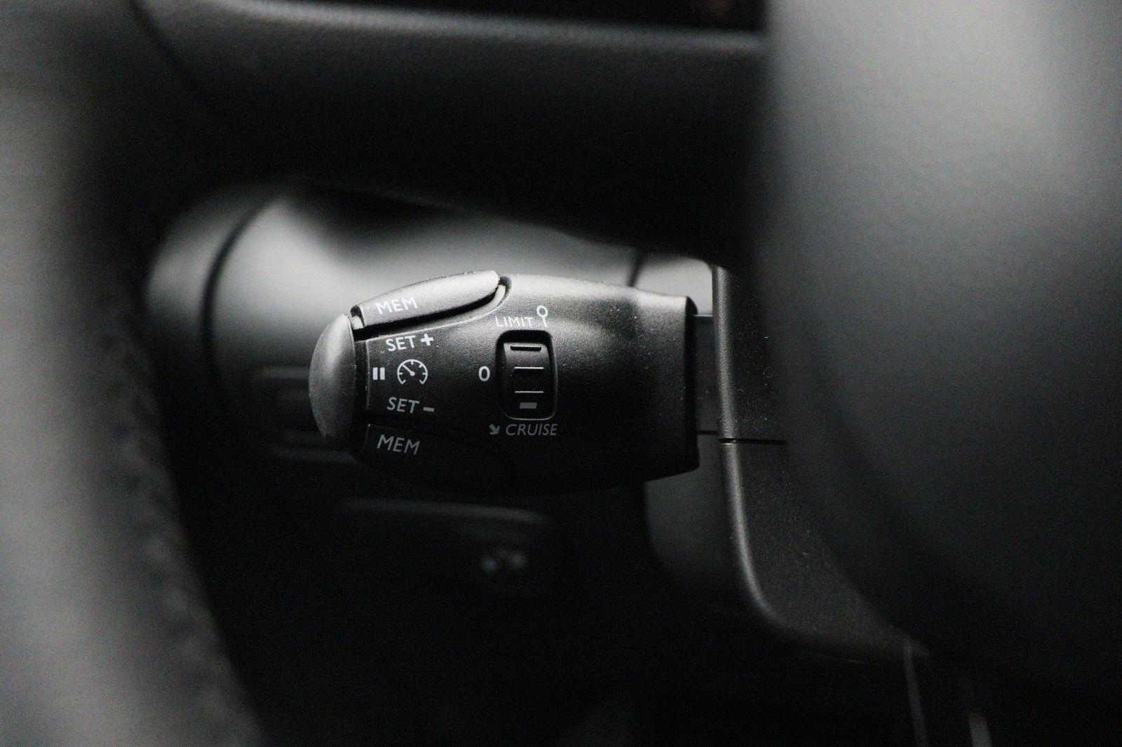 Fahrzeugabbildung Citroën C3 1.2 Aircross Plus NAVI LED DAB