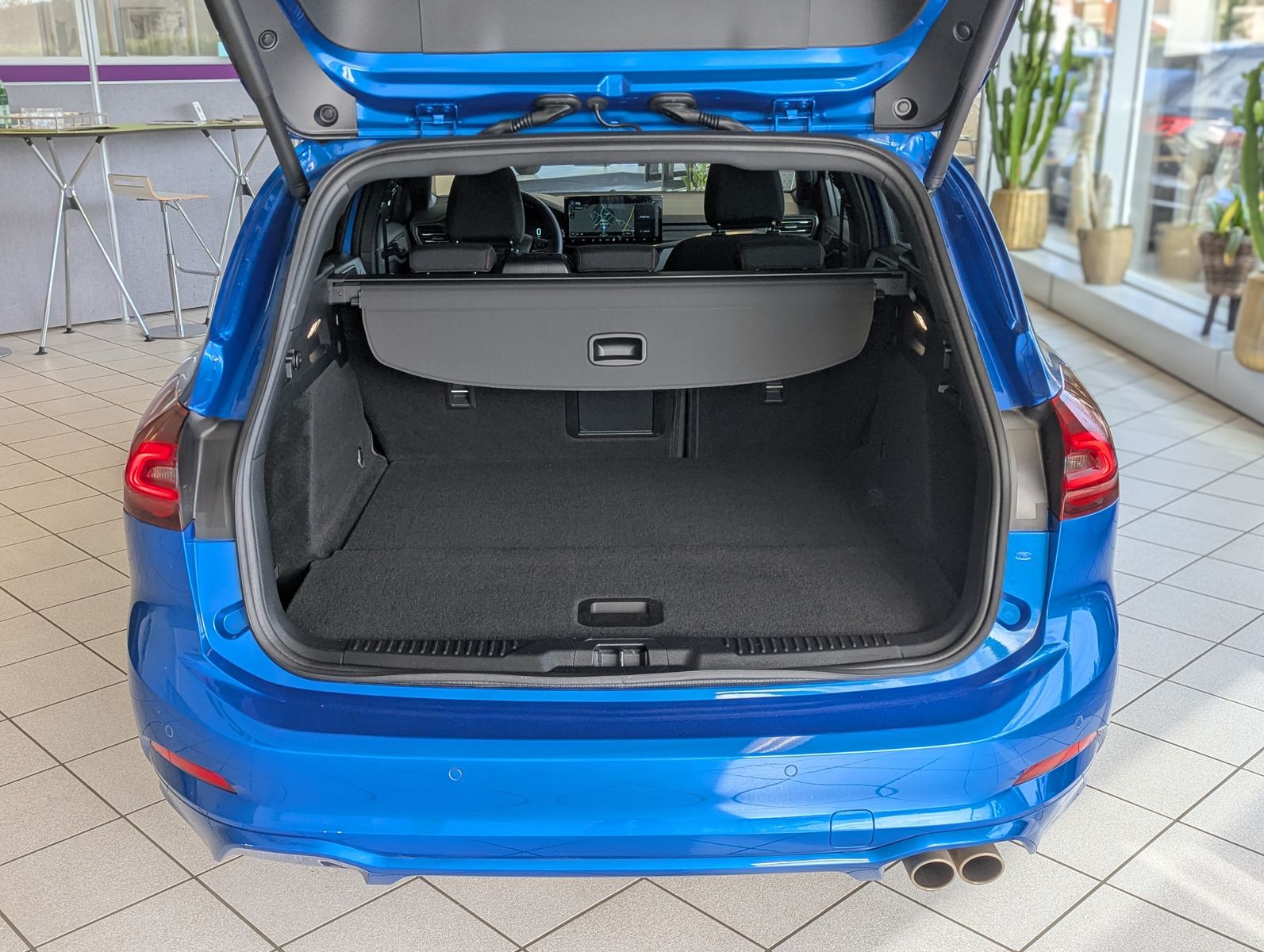 Fahrzeugabbildung Ford Focus 1.0 ST-Line X Styling Matrix B&amp;O Pano 18"