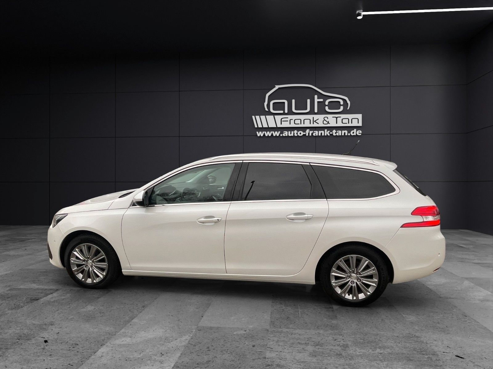 Fahrzeugabbildung Peugeot 308 SW Allure Pack*AHK*Kamera*Ambiente*Navi*