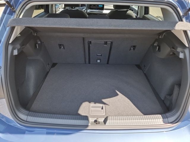 Fahrzeugabbildung Volkswagen Golf 1,5 TSI LIFE PANO SHZ TRAVEL-ASSIST LED DAB