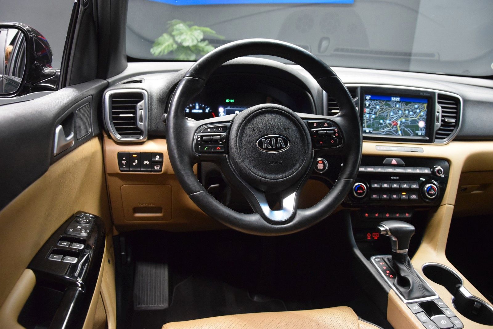 Fahrzeugabbildung Kia Sportage Platinum Edition 4WD Pano JBL Bi-Xenon