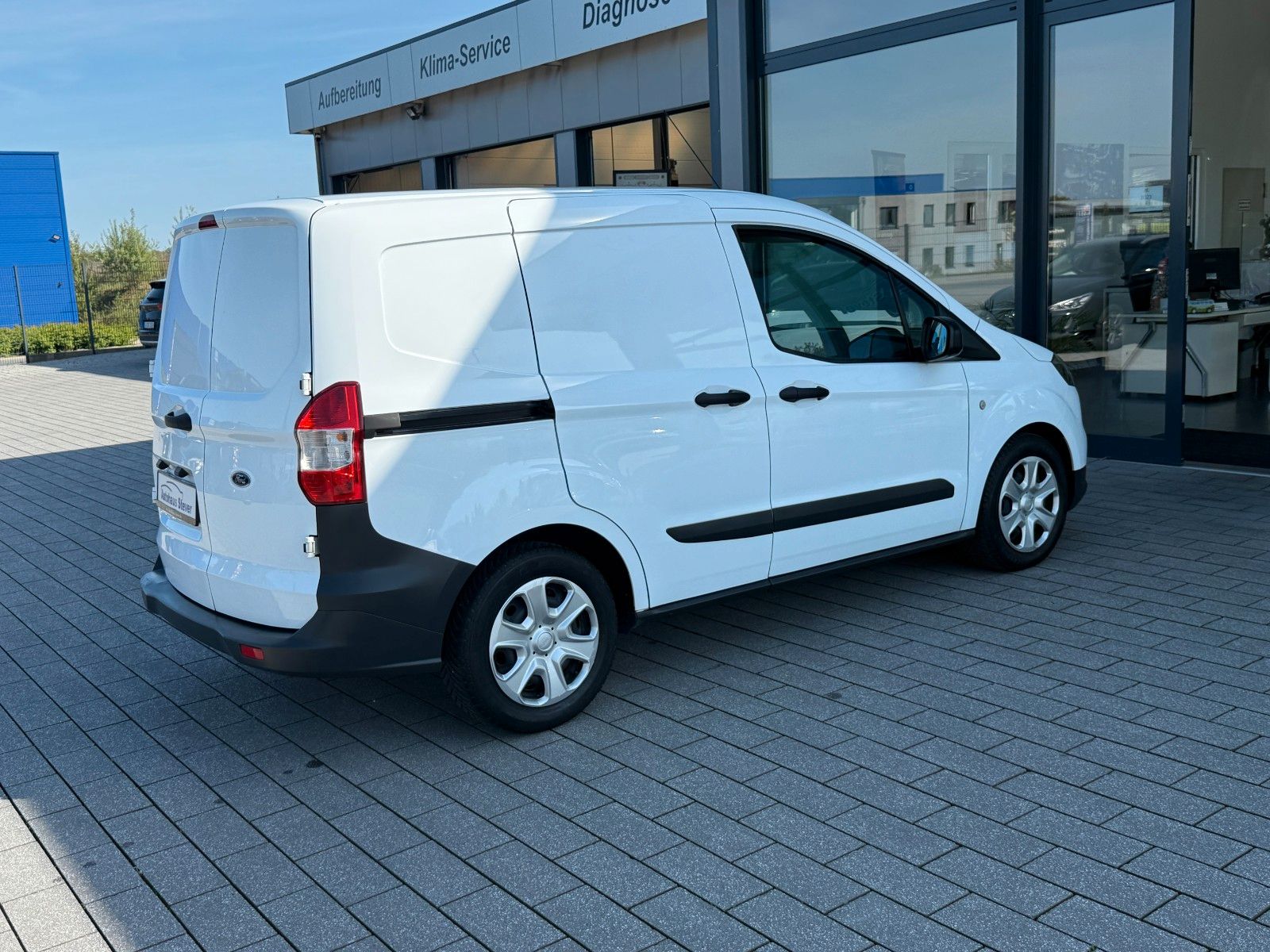 Fahrzeugabbildung Ford Transit Courier Trend