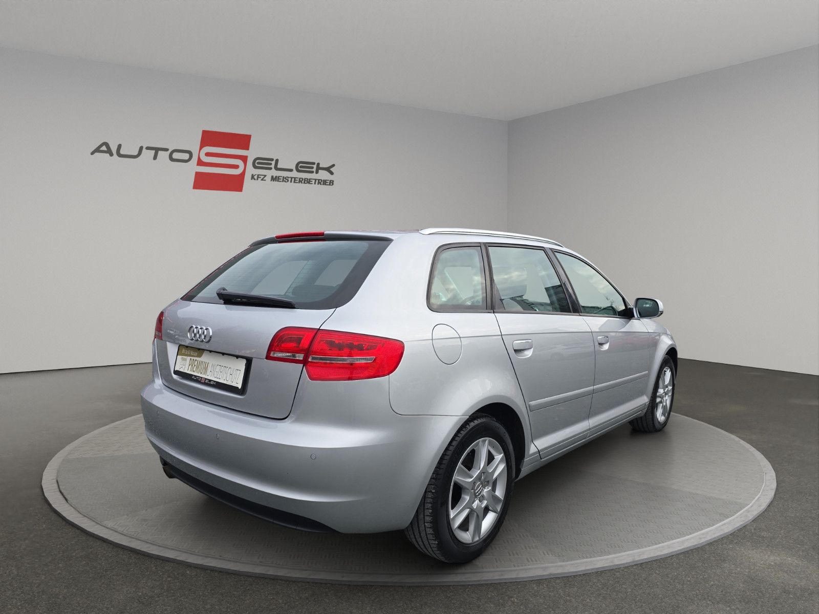 Fahrzeugabbildung Audi A3 Sportback 1.2 TFSI Attraction+Klima+SHZ