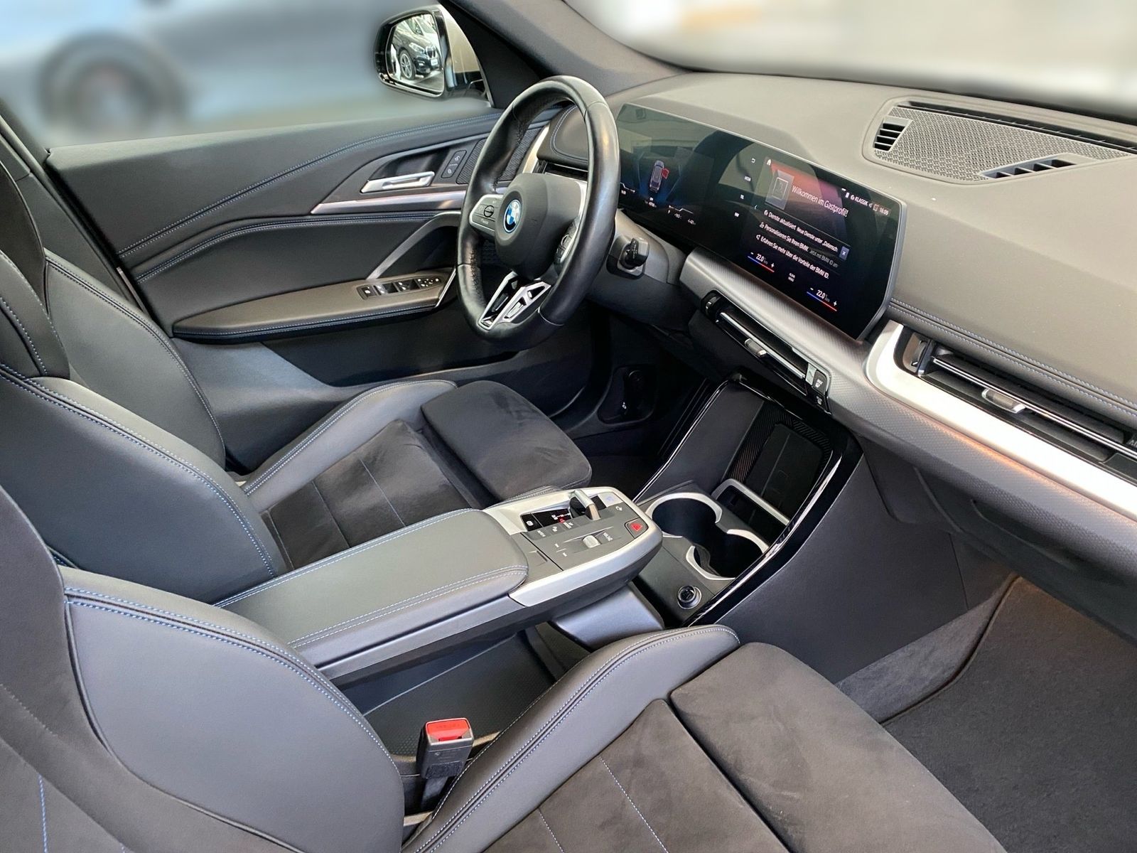BMW iX1 xDrive30 M Sport Navi DA ad.LED PA RFK foto 4