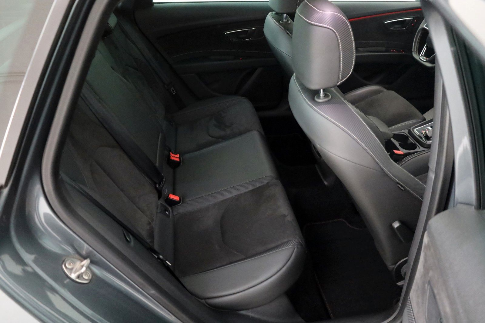Fahrzeugabbildung SEAT Leon ST Cupra 300 4Drive TLeder,Navi,LED,PanDach