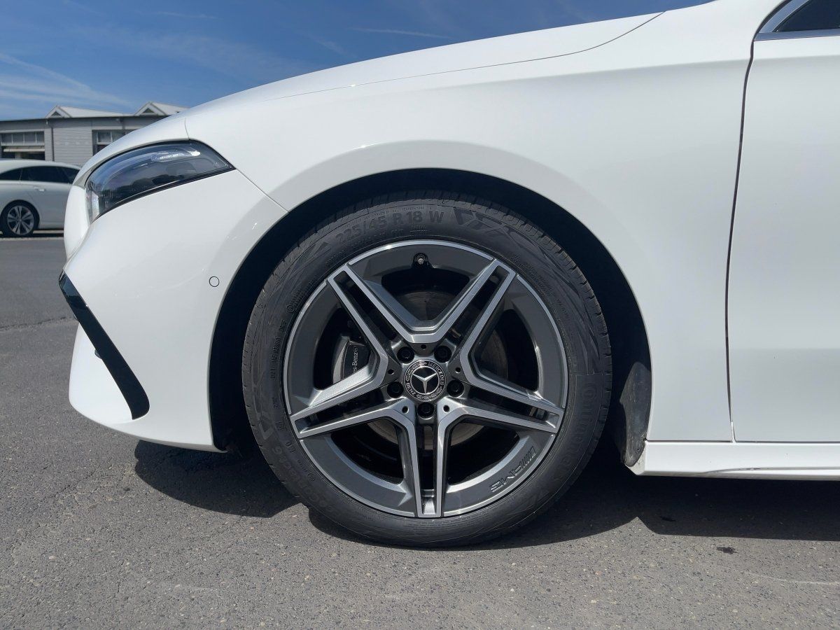 Fahrzeugabbildung Mercedes-Benz A 180 d AMG/Kamera/LED/AHK