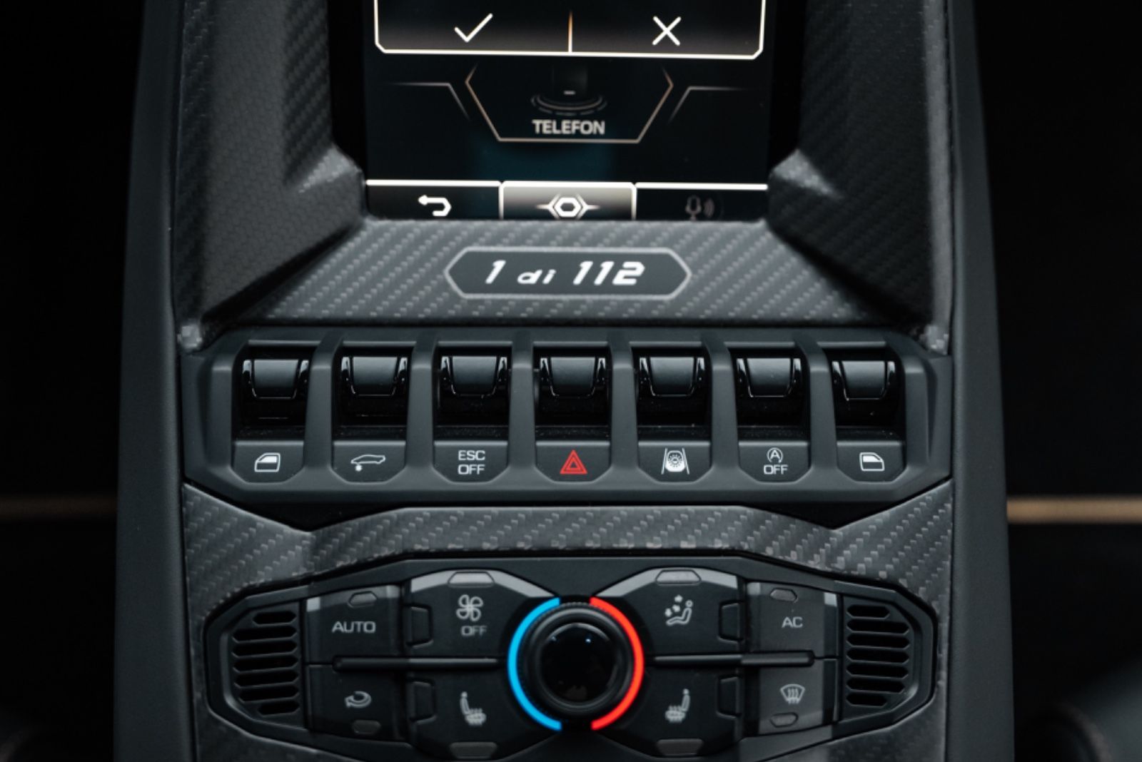 Fahrzeugabbildung Lamborghini Countach LPI 800-4 1of112/CARBON/LIFT