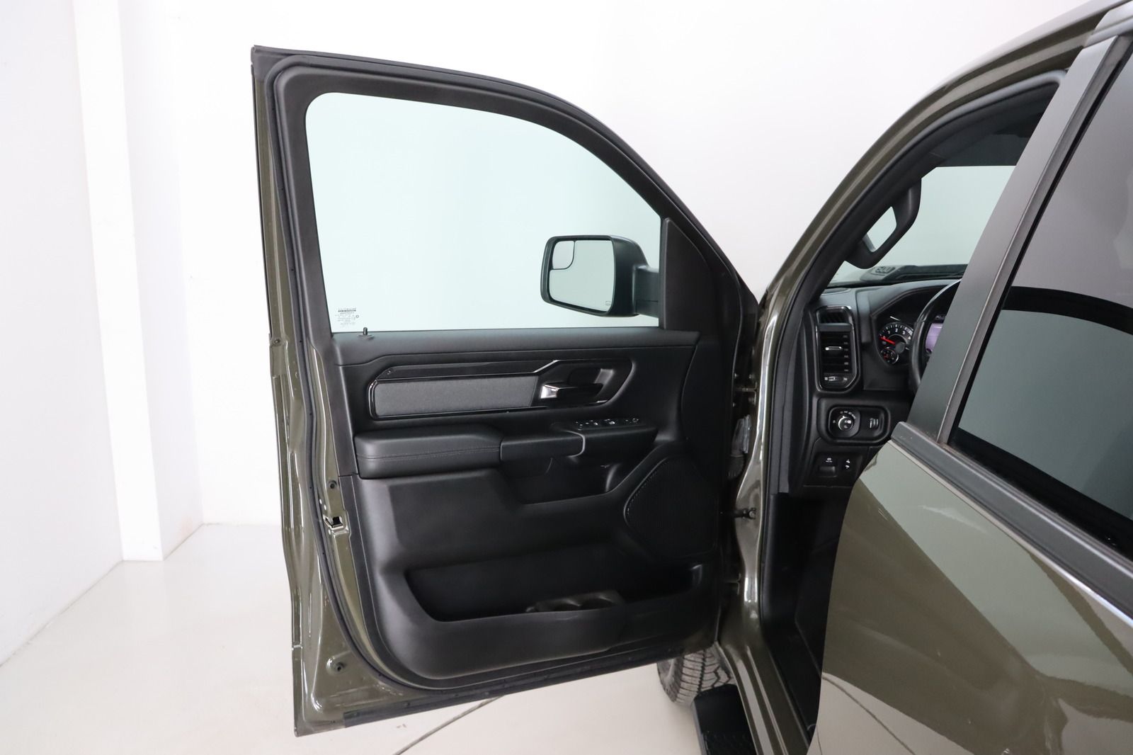 Fahrzeugabbildung Dodge Ram 1500 5.7 V8 Crew Cab Big Horn * Built to Ser