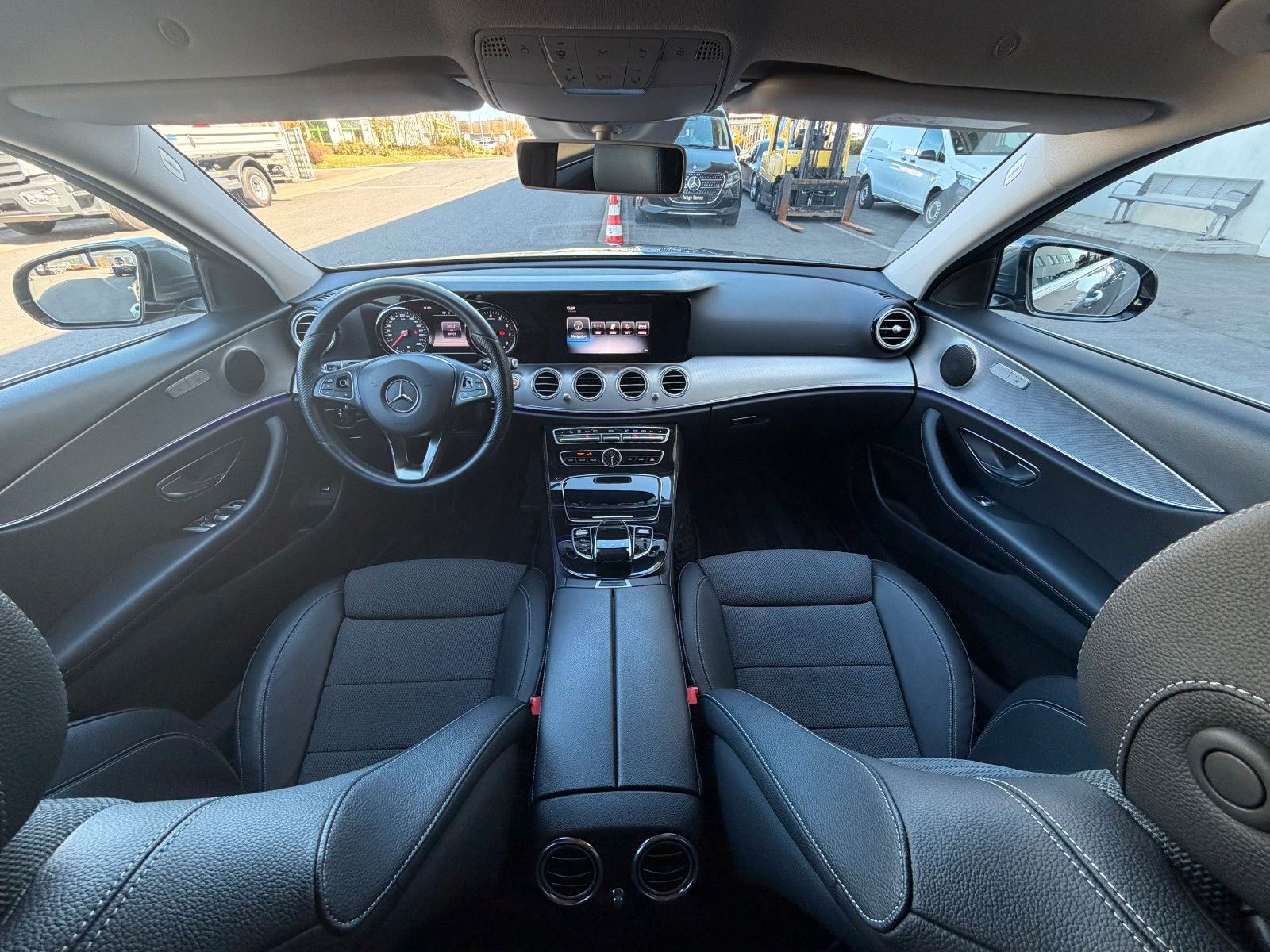 Fahrzeugabbildung Mercedes-Benz E 200 Avantgarde+RFK+Multibeam+Ambiente+