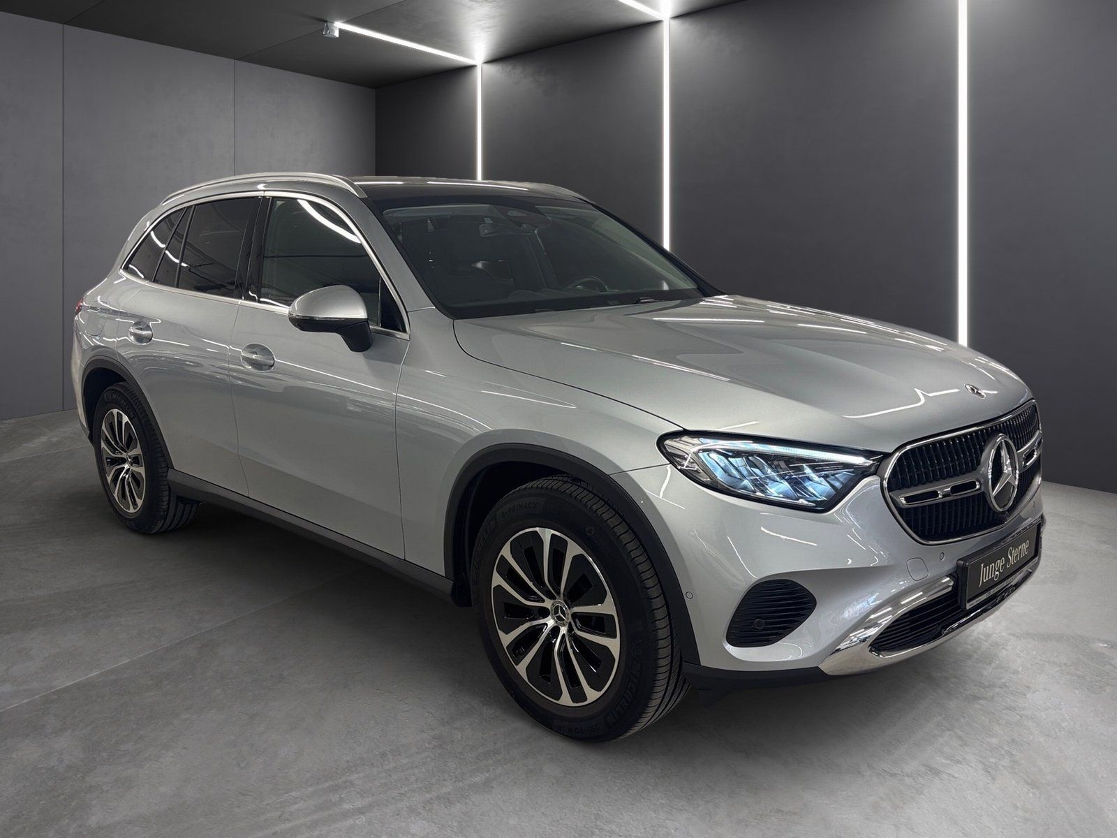 Fahrzeugabbildung Mercedes-Benz GLC 220 d 4M Avantgarde*AHK*Pano*360°*Distr*Totw
