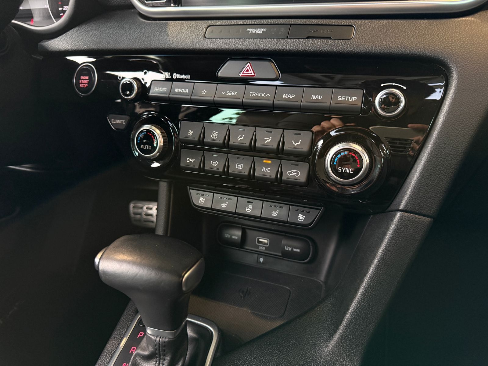 Fahrzeugabbildung Kia Sportage GT-Line AWD PANO AHK ACC