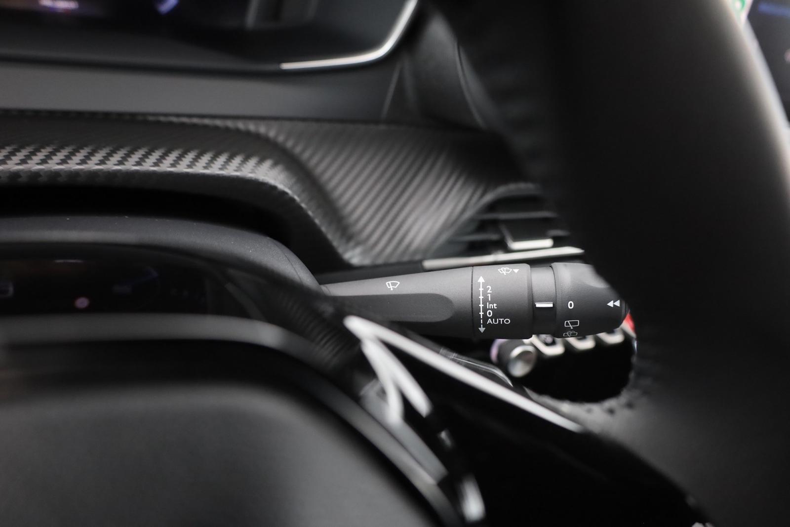 Peugeot 2008 1.2 PureTech LED ACC Kamera