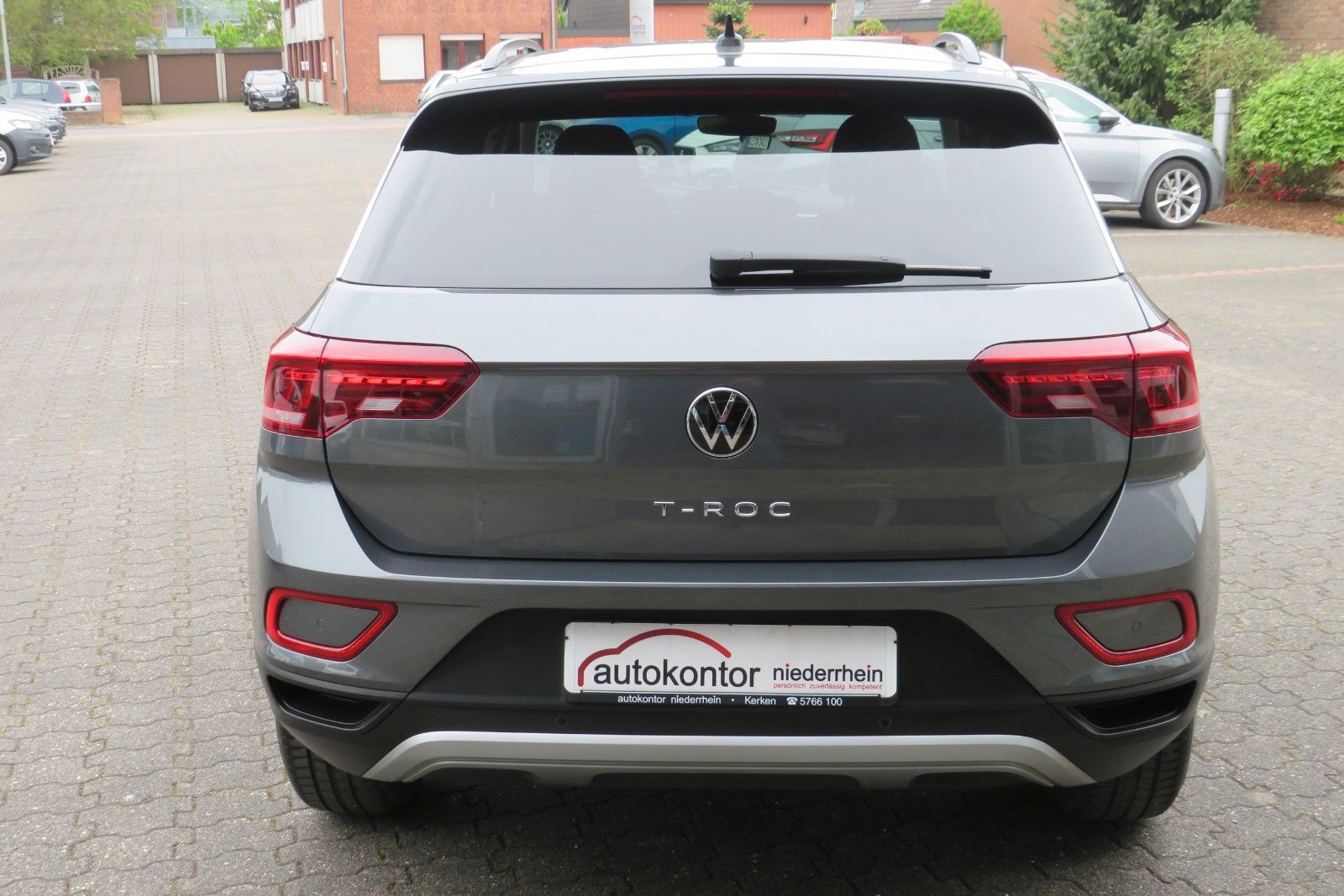 Fahrzeugabbildung Volkswagen T-Roc Life NAVI ACC SITZH. LED APP-CON. 1.H