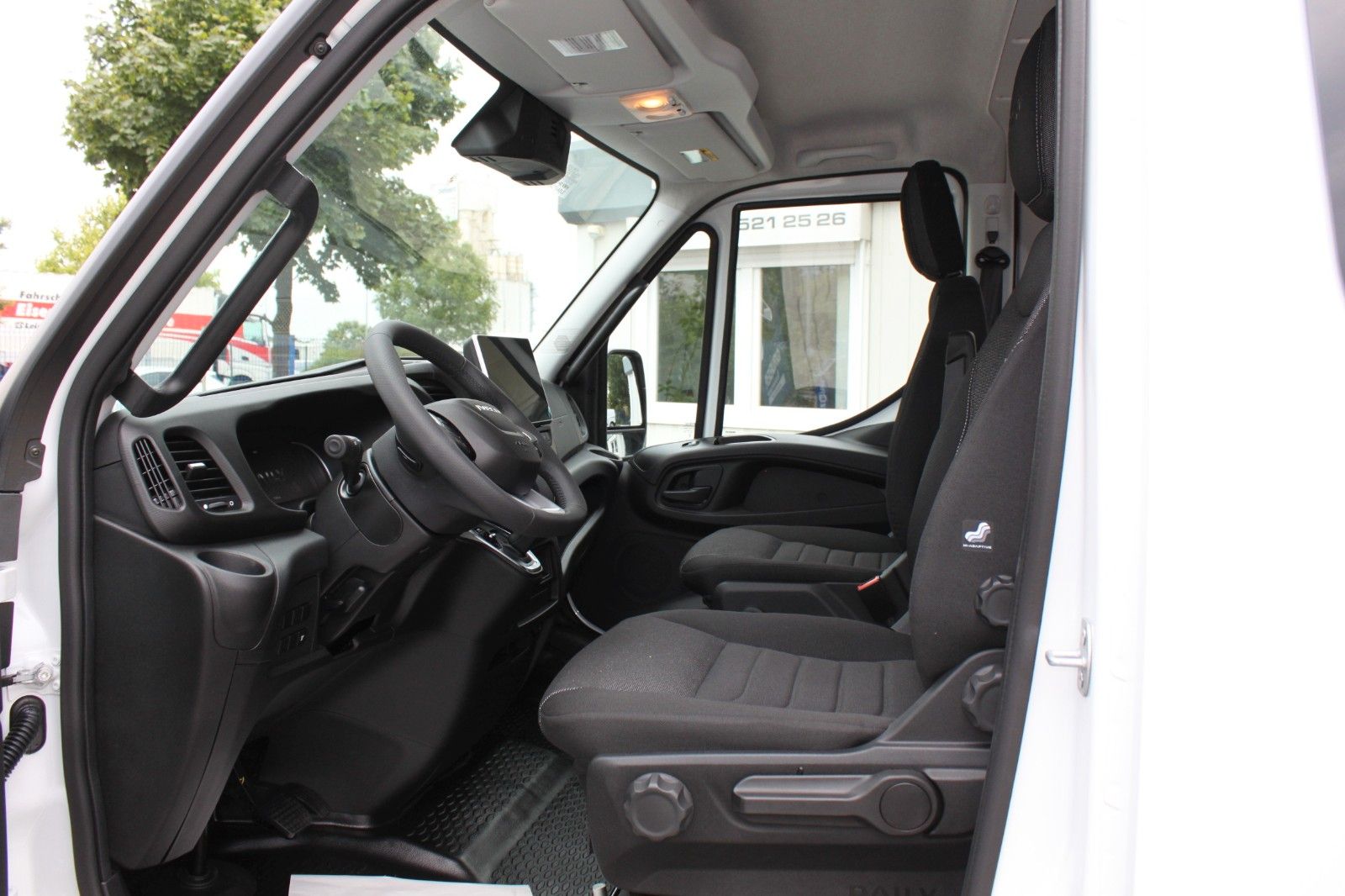 Fahrzeugabbildung Iveco Daily 35 S 18HA8 CRV teilverglast