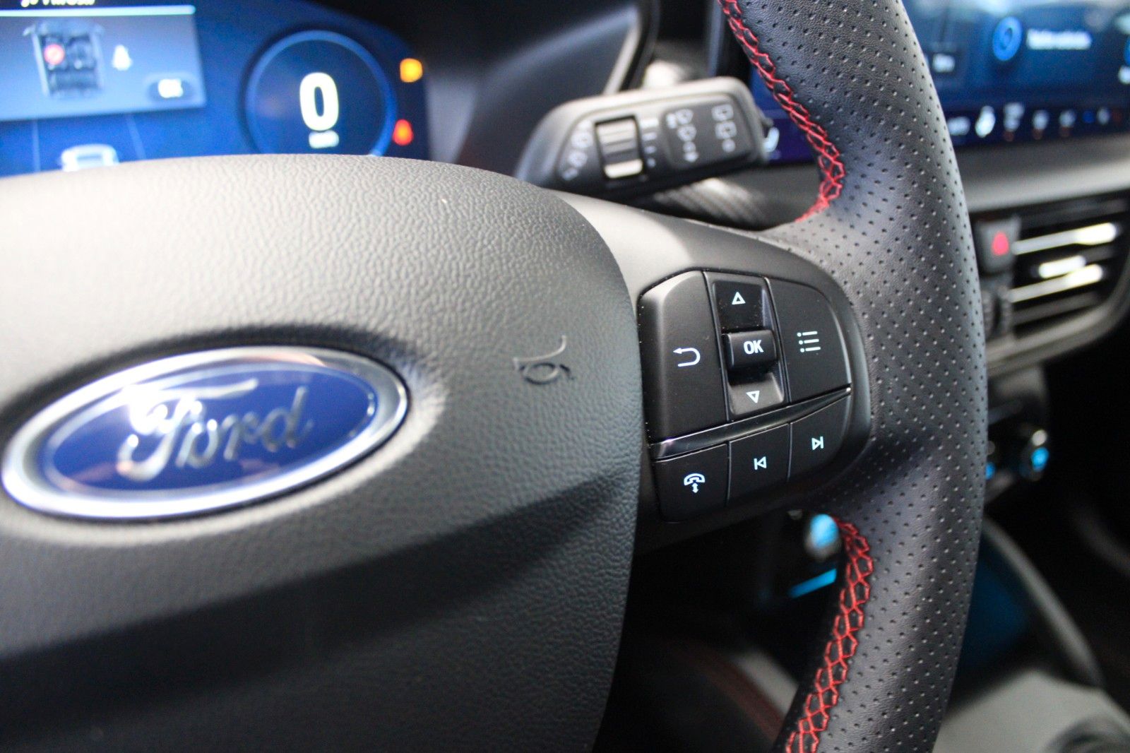 Fahrzeugabbildung Ford Kuga ST-Line X Automatik Facelift AHK Matrix LED